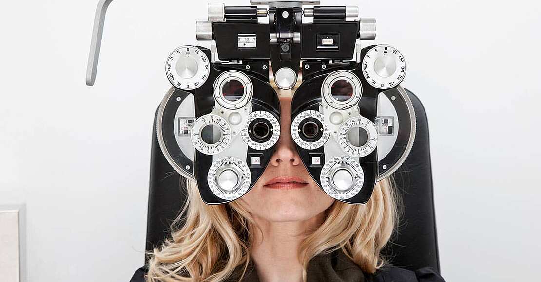 Sehen: Sehtest beim Optiker